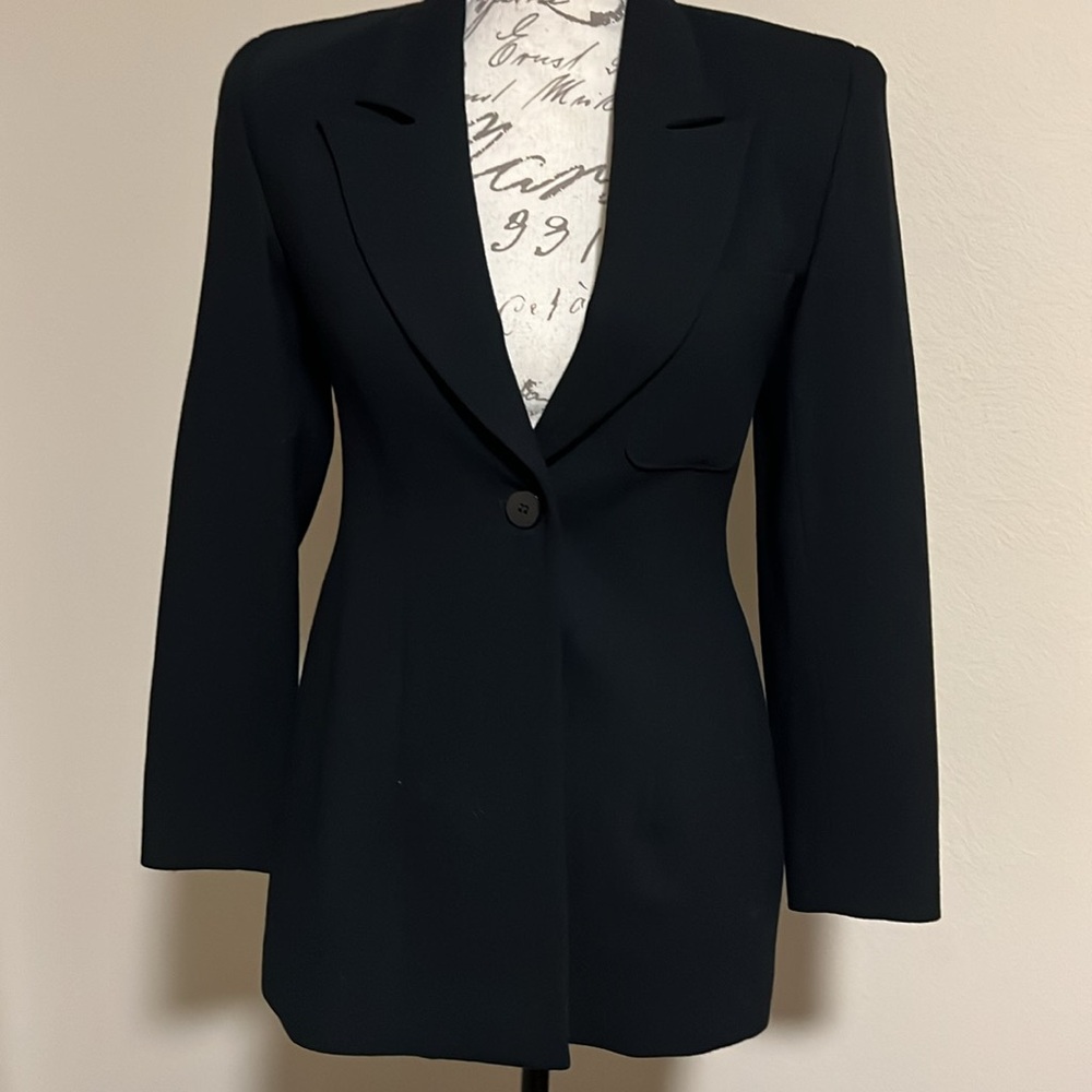 Beautiful black jacket - Picture 2 of 2